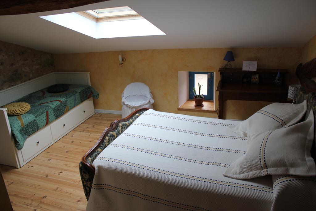 L'Oustal De L'Annetta Chambres Et Tables D'Hotes Comus Room photo