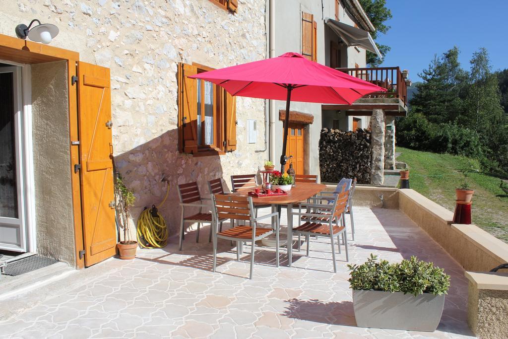 L'Oustal De L'Annetta Chambres Et Tables D'Hotes Comus Exterior photo